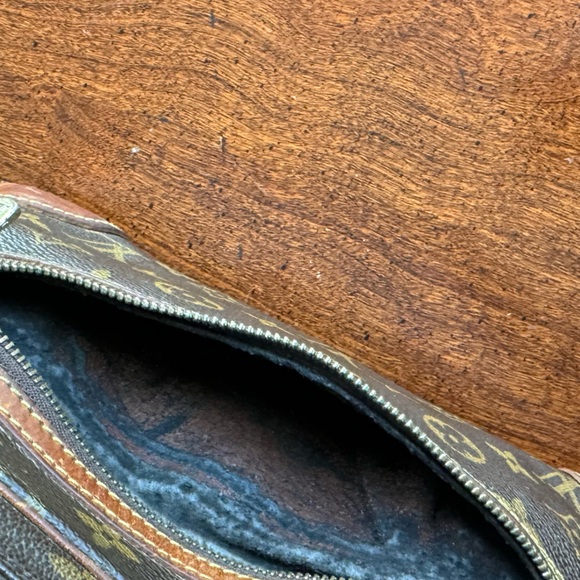 LV Vintage Wristlet Louis Vouitton - Picture 6 of 16